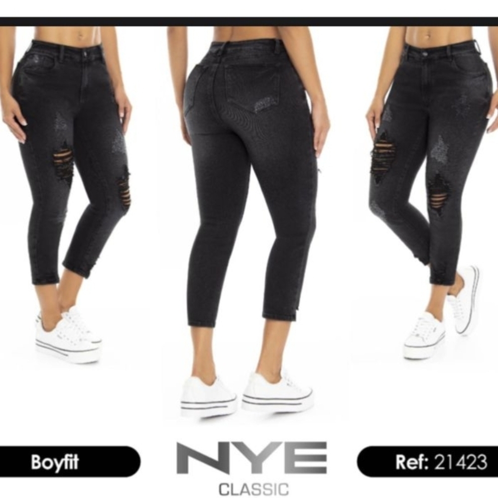 Distressed Black Boyfriend Jeans